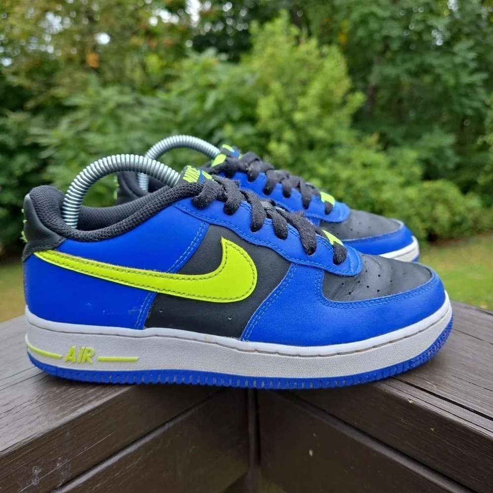 Nike Air Force 1 LV8 FD0302-400 Unisex Blue Volt Black White Sneaker Men's 5.5 - Picture 1 of 9